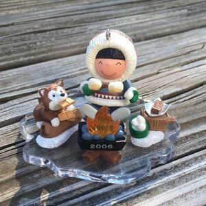 Charming Eskimo with Campfire Scene - Hallmark Keepsake Ornament Frosty Friends